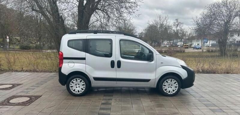 Silber Gebraucht 2010 Peugeot Bipper Van / Kleinbus | 7.800 € - Bild 1/4