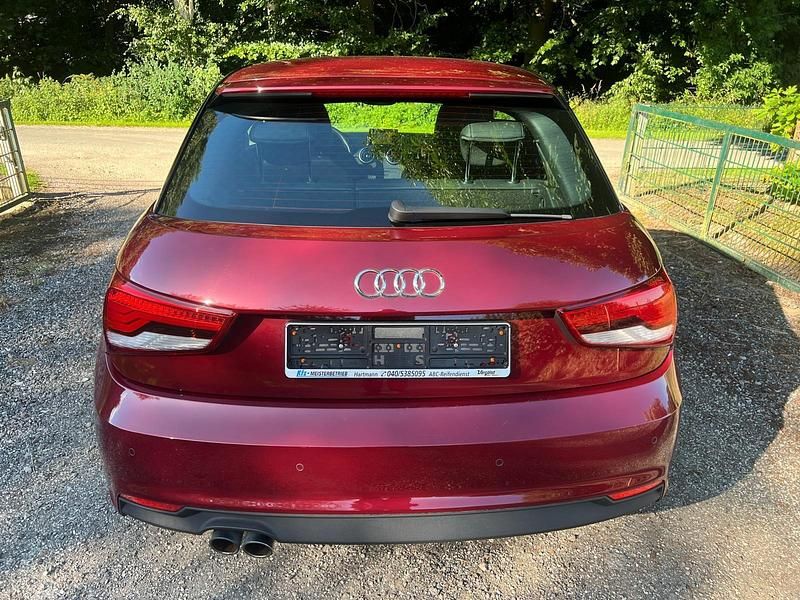 Gebraucht Audi A1 Design 125 PS (91 kW) 2017 Rot Limousine