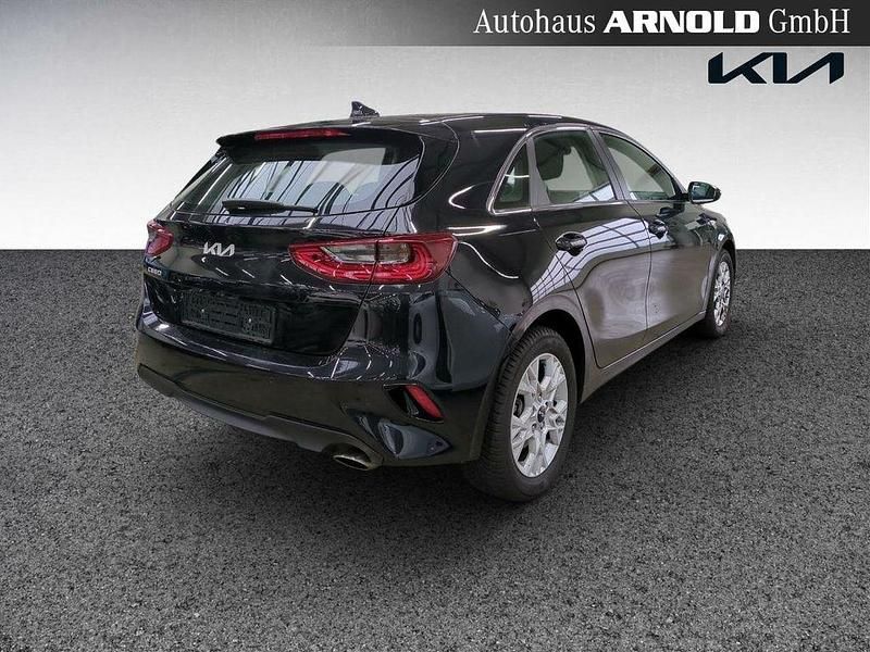 Gebraucht Kia Ceed Vision 140 PS (102 kW) 2024 Zilinaschwarz (metallic) Kleinwagen