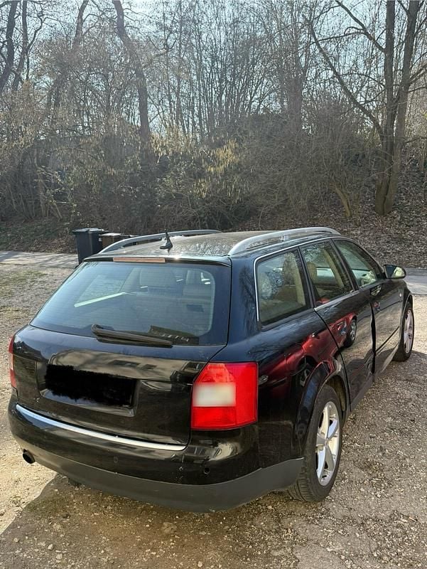 Gebraucht Audi A4 135 PS (99 kW) 2001 Schwarz Kombi