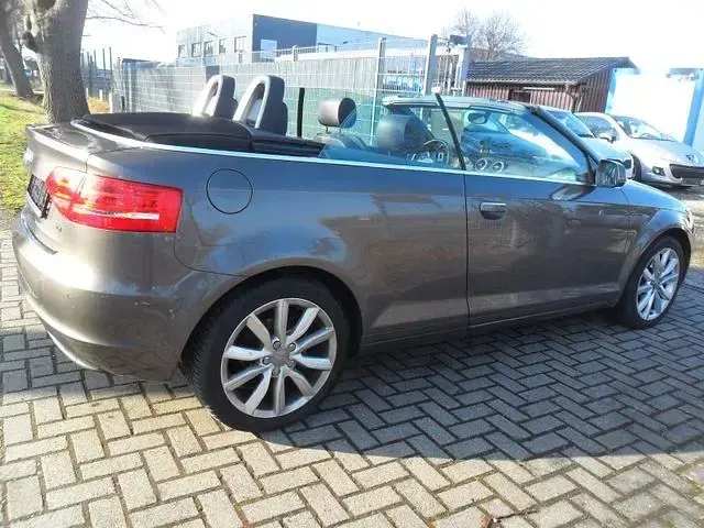 Gebraucht Audi A3 Cabriolet Attraction 105 PS (77 kW) 2011 Grau Cabrio