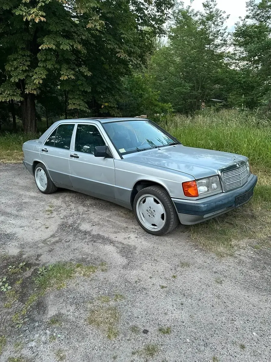 Gebraucht Mercedes 190 108 PS (79 kW) 1991 Silber Limousine