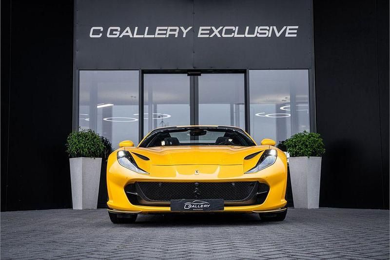 Gebraucht Ferrari 812 799 PS (587 kW) 2021 Gelb Cabrio