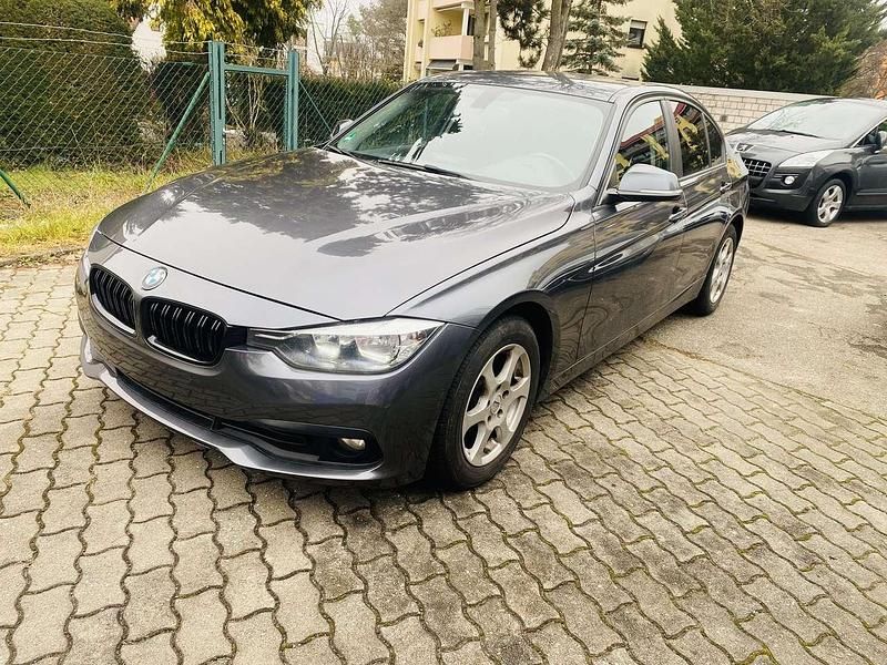 Gebraucht BMW 318 150 PS (110 kW) 2017 Grau Limousine