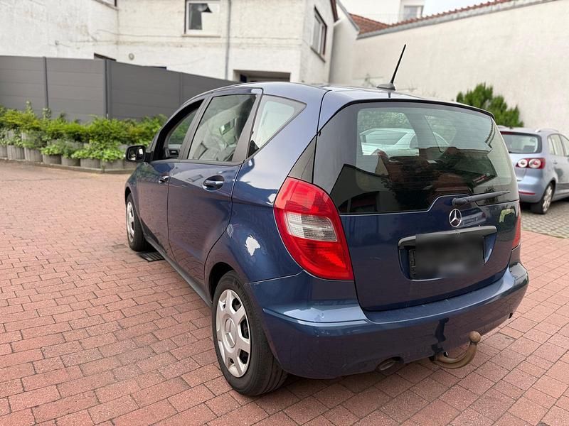 Gebraucht Mercedes A180 109 PS (80 kW) 2011 Blau Kleinwagen