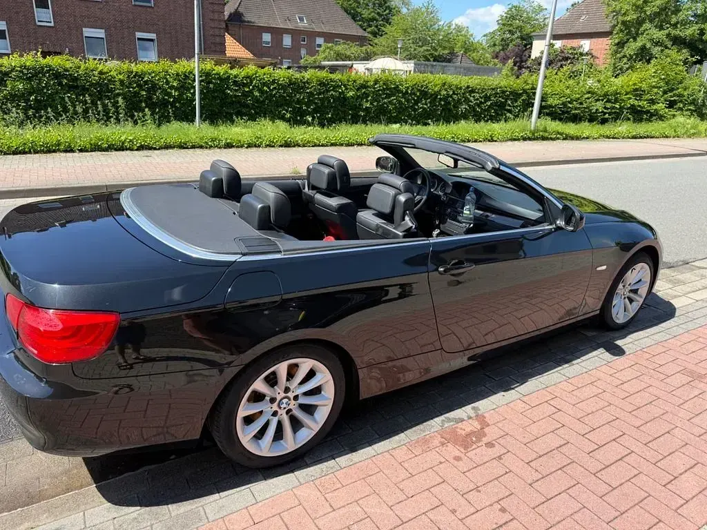 Gebraucht BMW 318 Cabriolet 143 PS (105 kW) 2010 Schwarz Cabrio