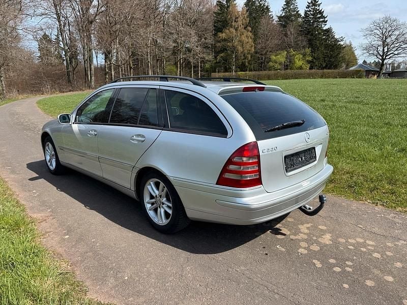 Gebraucht Mercedes C220 143 PS (105 kW) 2003 Silber Kombi