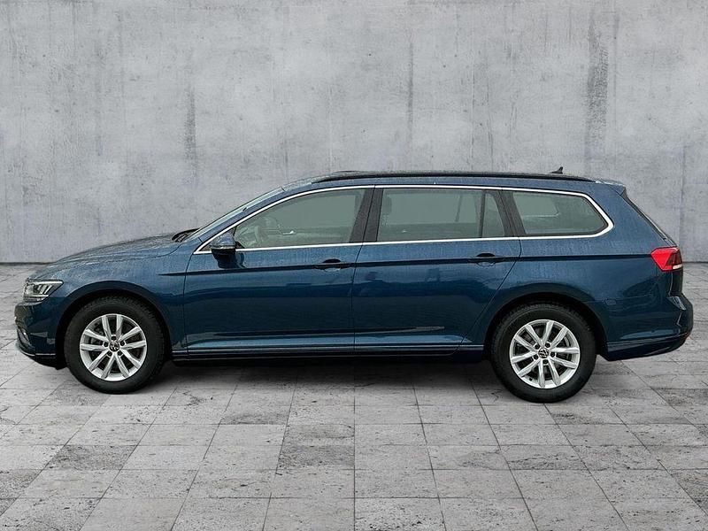 Gebraucht VW Passat Business 150 PS (110 kW) 2023 Aquamarinblau metallic Kombi