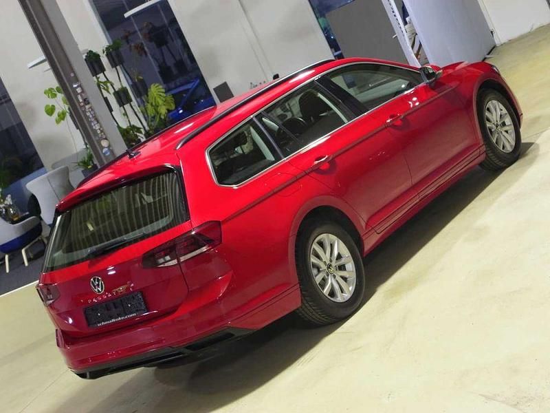 Gebraucht VW Passat Business 122 PS (89 kW) 2023 Tornado red Kombi