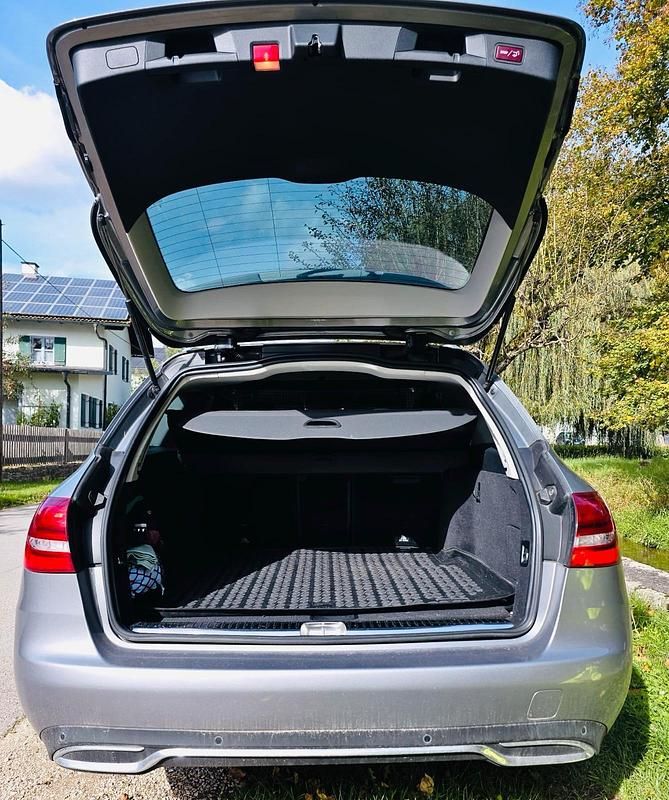 Grau Gebraucht 2016 Mercedes C220 Limousine | 13.500 € (Guter Preis) - Bild 1/4