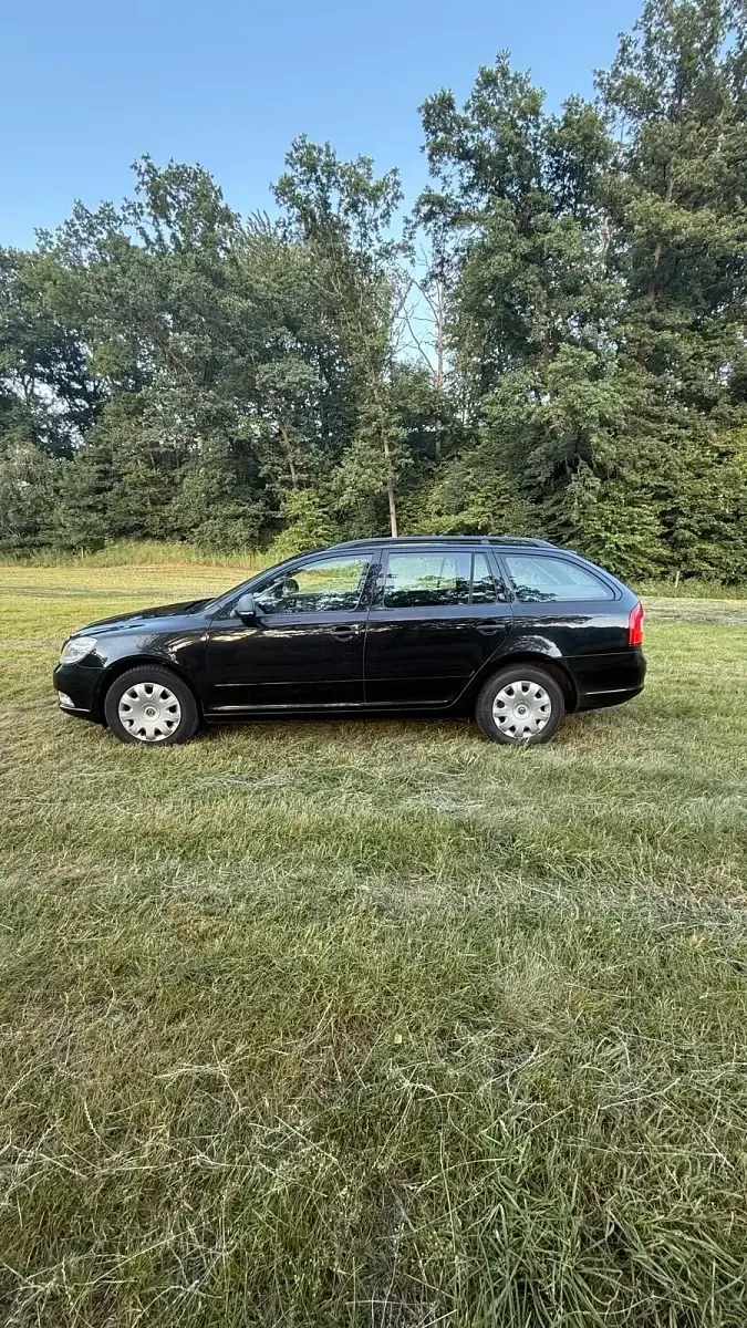 Gebraucht Skoda Octavia 105 PS (77 kW) 2012 Schwarz Kombi