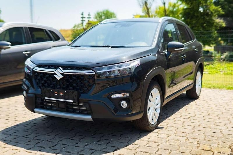 Cosmic black pearl metallic Gebraucht 2024 Suzuki SX4 S-Cross Comfort SUV | 24.540 € (Fairer Preis) - Bild 1/4