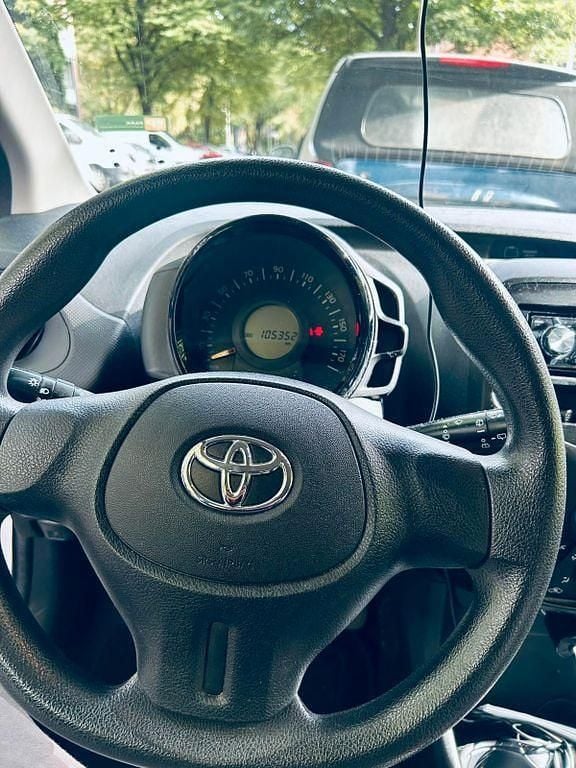 Gebraucht Toyota Aygo Edition-S 69 PS (50 kW) 2017 Weiß Kleinwagen