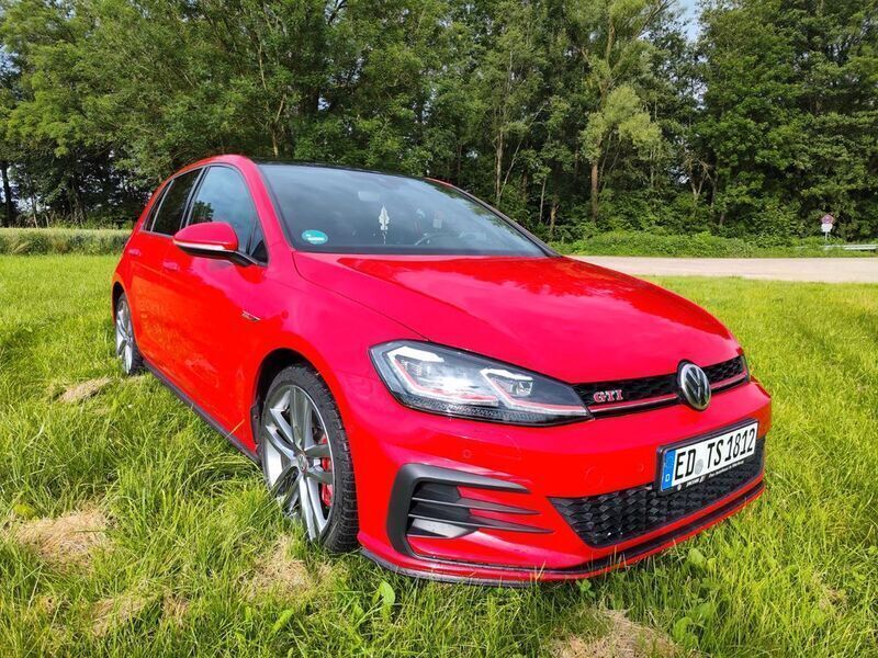Rot Gebraucht 2019 VW Golf VII GTI Limousine | 25.990 € (Etwas zu teuer) - Bild 1/4