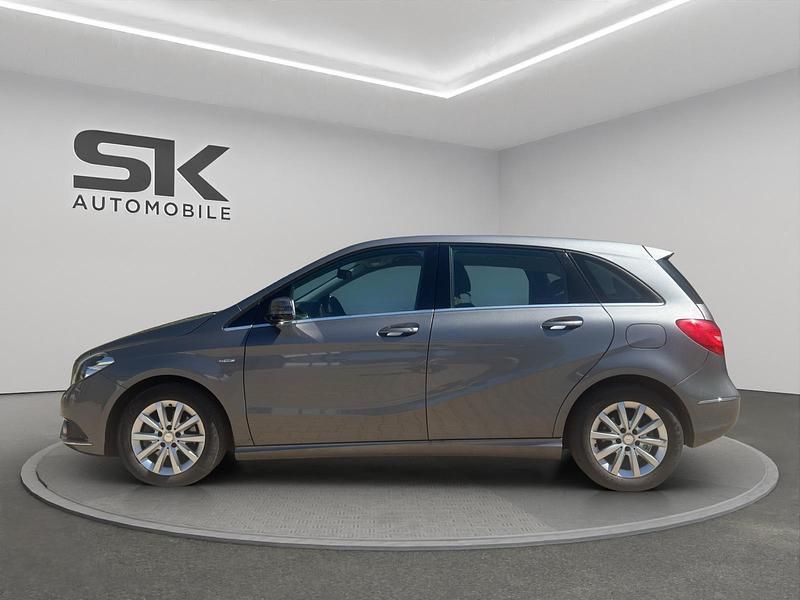 Gebraucht Mercedes B200 156 PS (114 kW) 2012 Grau Van / Kleinbus