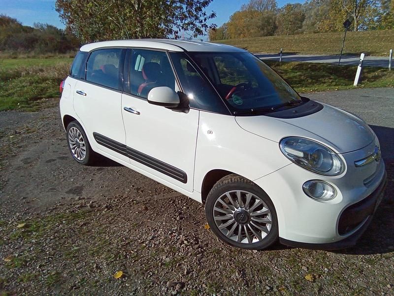 Weiß Gebraucht 2012 Fiat 500L Van / Kleinbus | 4.500 € (Fairer Preis) - Bild 1/4