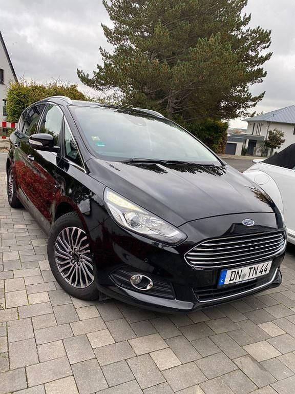Schwarz Gebraucht 2019 Ford S-MAX Titanium Van / Kleinbus | 16.800 € (Superpreis) - Bild 1/4