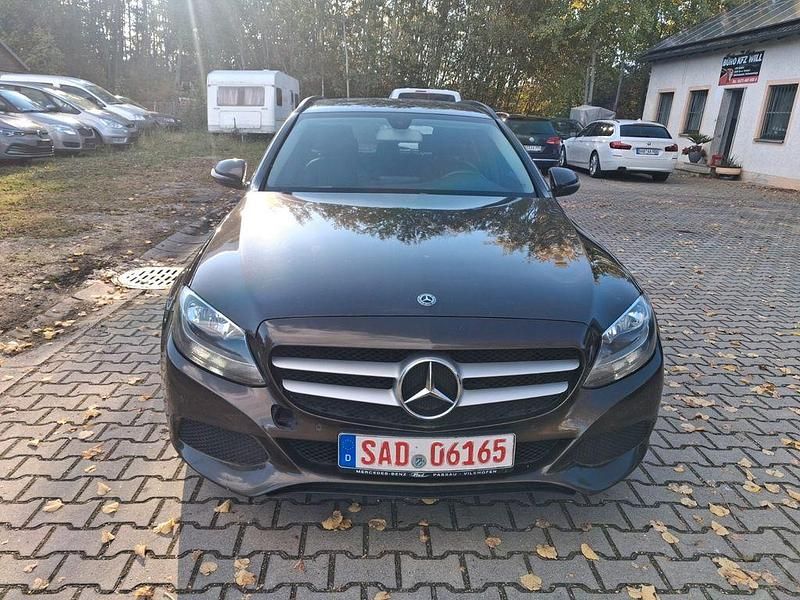 Gebraucht Mercedes C200 136 PS (100 kW) 2018 Braun Limousine