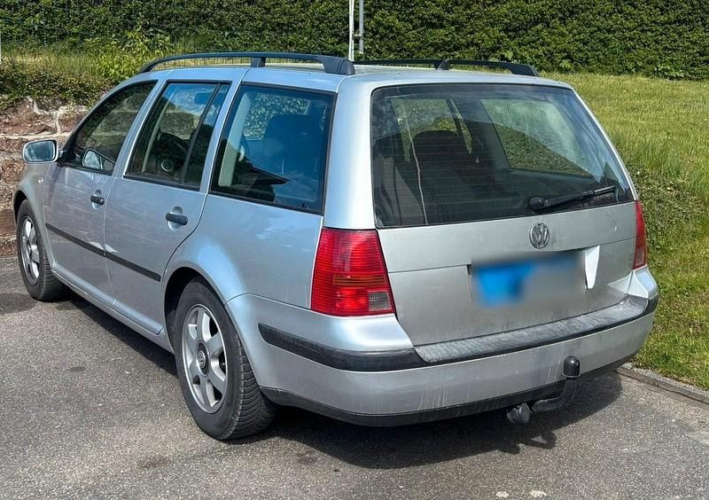 Second-hand VW Golf IV 101 CP (74 kW) 2002 Argintiu Break
