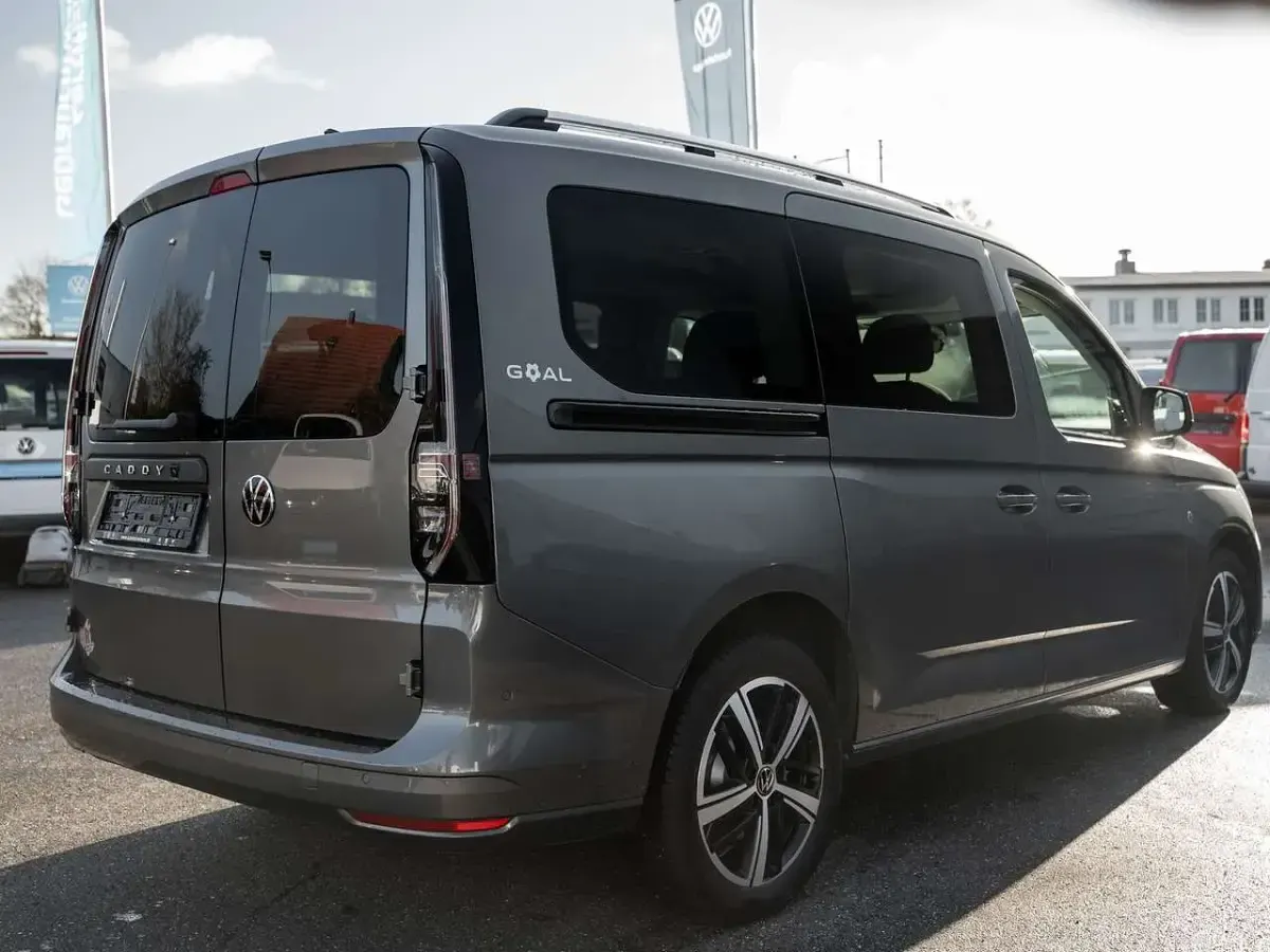 Gebraucht VW Caddy Maxi 102 PS (75 kW) 2024 Grau / indiumgrau Van / Kleinbus