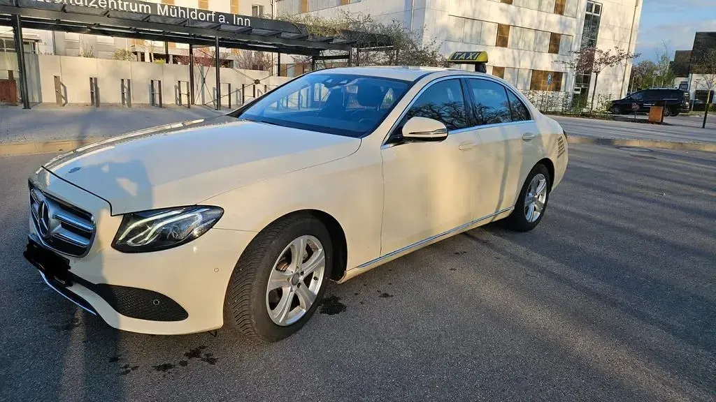 Second-hand Mercedes E220 194 CP (142 kW) 2016 Bej Berlinǎ