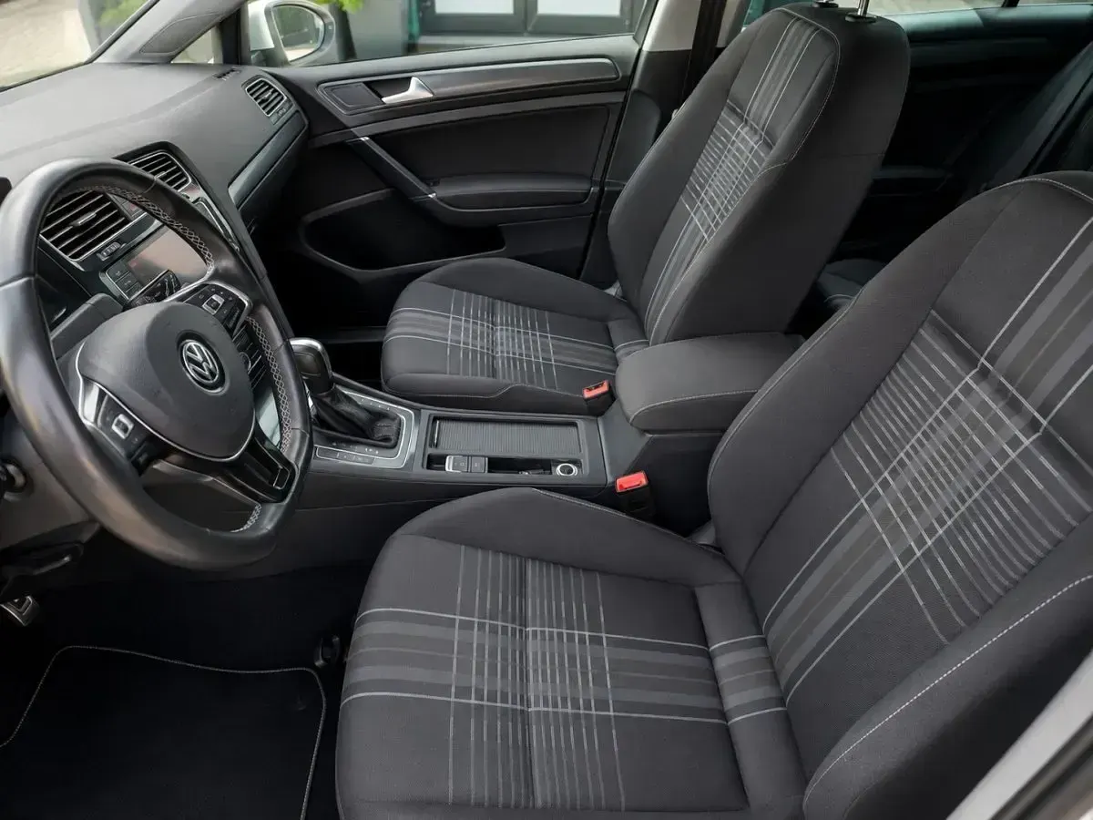 Gebraucht VW Golf VII LOUNGE 125 PS (91 kW) 2015 Pure white Kombi