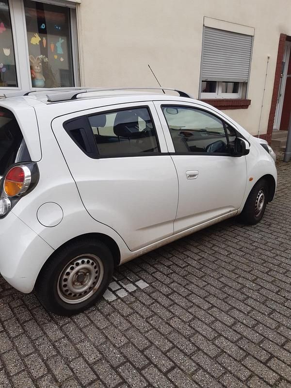 Gebraucht Chevrolet Spark LS 82 PS (60 kW) 2012 Weiß Kleinwagen