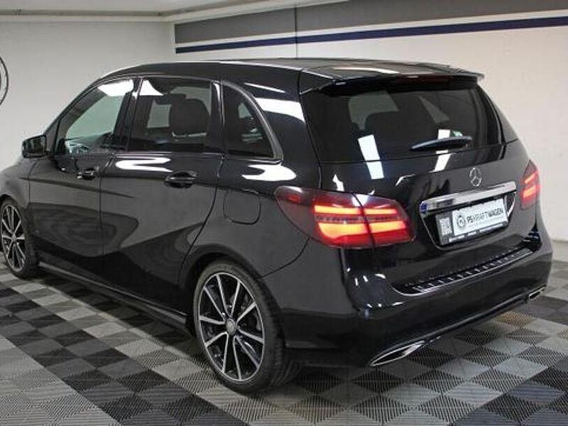 Gebraucht Mercedes B220 177 PS (130 kW) 2015 Schwarz Van / Kleinbus