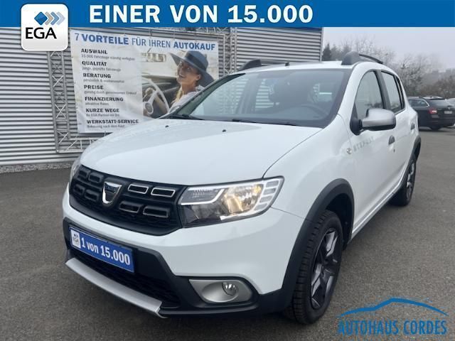 Weiß Gebraucht 2018 Dacia Sandero Celebration Kleinwagen | 12.489 € (Etwas zu teuer) - Bild 1/4
