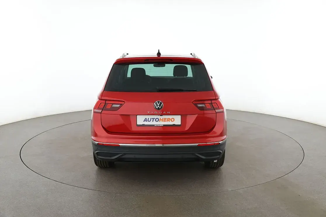 Gebraucht VW Tiguan Life 150 PS (110 kW) 2023 Rot SUV