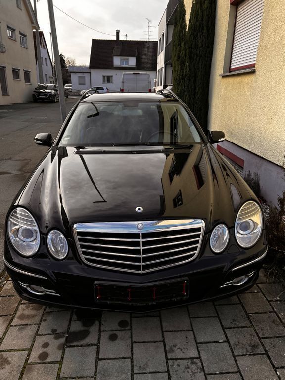 Schwarz Gebraucht 2006 Mercedes E200 Avantgarde Kombi | 3.900 € - Bild 1/4