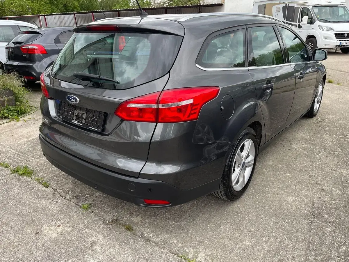 Gebraucht Ford Focus Titanium 120 PS (88 kW) 2016 Grau Kombi