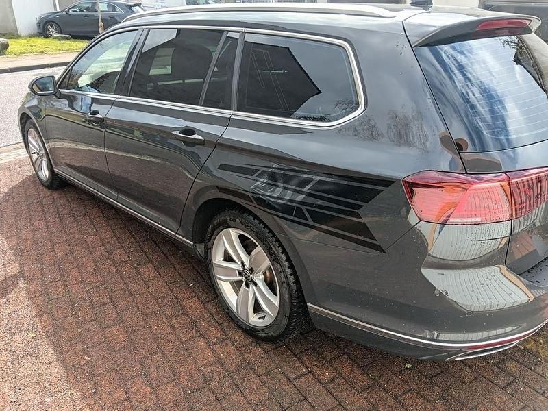 Gebraucht VW Passat 150 PS (110 kW) 2021 Grau Kombi