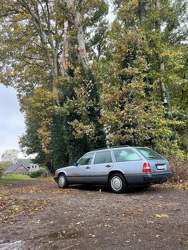 Gebraucht Mercedes 300 109 PS (80 kW) 1988 Grau Kombi