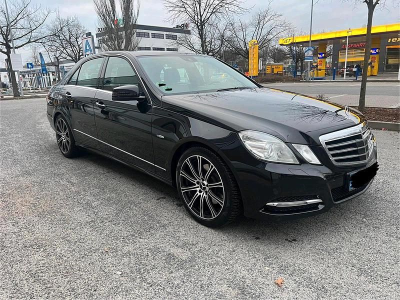 Schwarz Gebraucht 2011 Mercedes E350 Limousine | 7.700 € (Guter Preis) - Bild 1/4