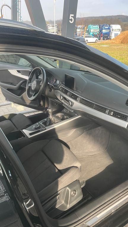 Gebraucht Audi A4 150 PS (110 kW) 2018 Schwarz Kombi