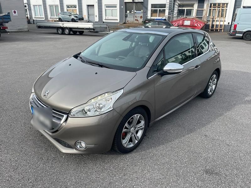 Gebraucht 2012 Peugeot 208 Allure Kleinwagen | 3.500 € (Etwas zu teuer) - Bild 1/4