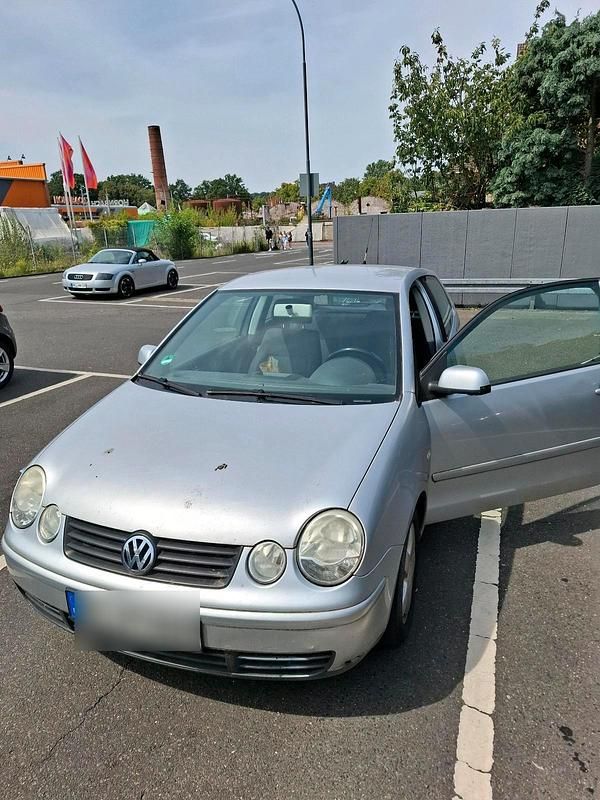Silber Gebraucht 2004 VW Polo Limousine | 1.000 € (Guter Preis) - Bild 1/4