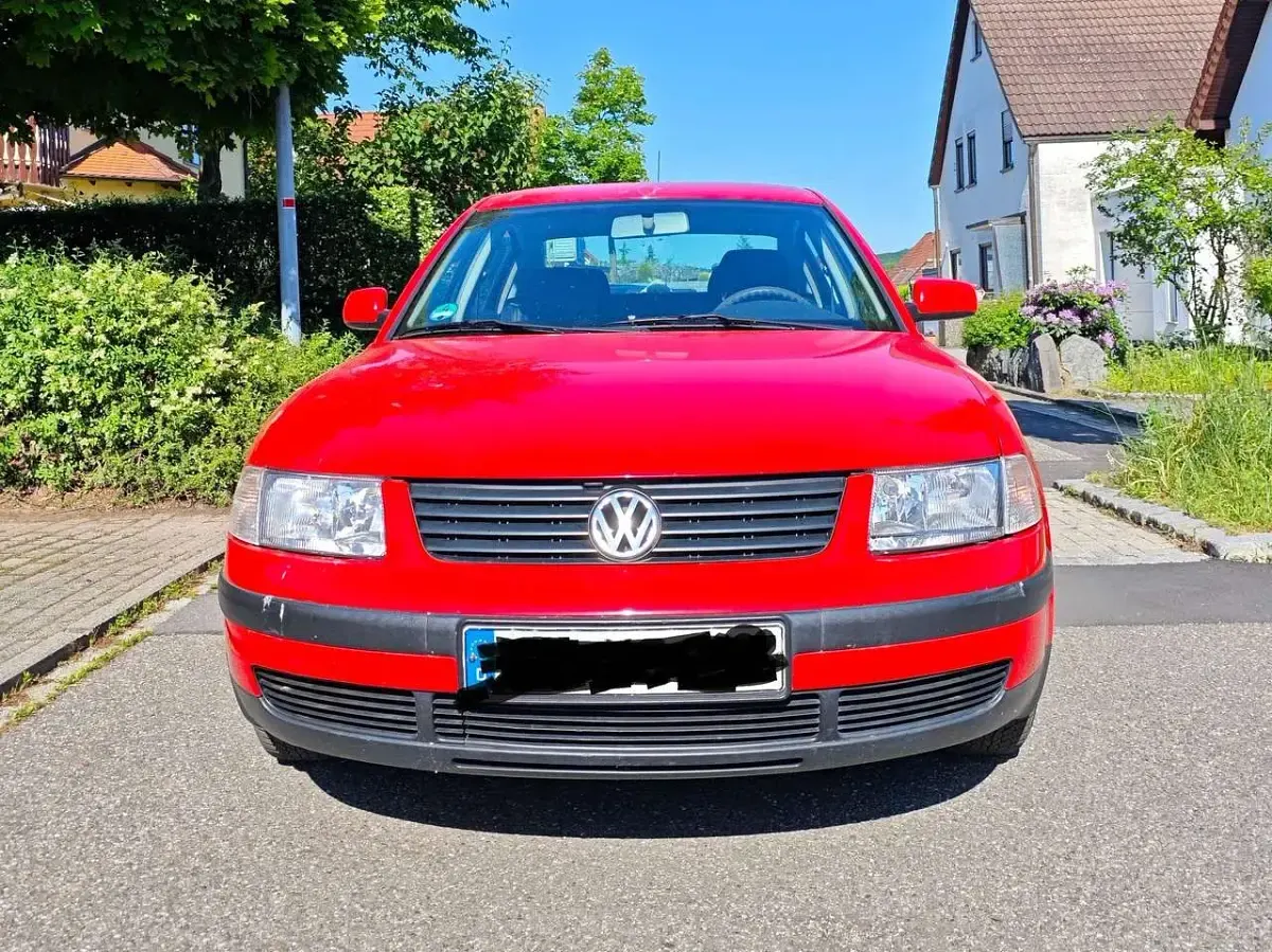 Używany VW Passat Trendline 101 KM (74 kW) 1999 Czerwony Sedan/Limuzyna