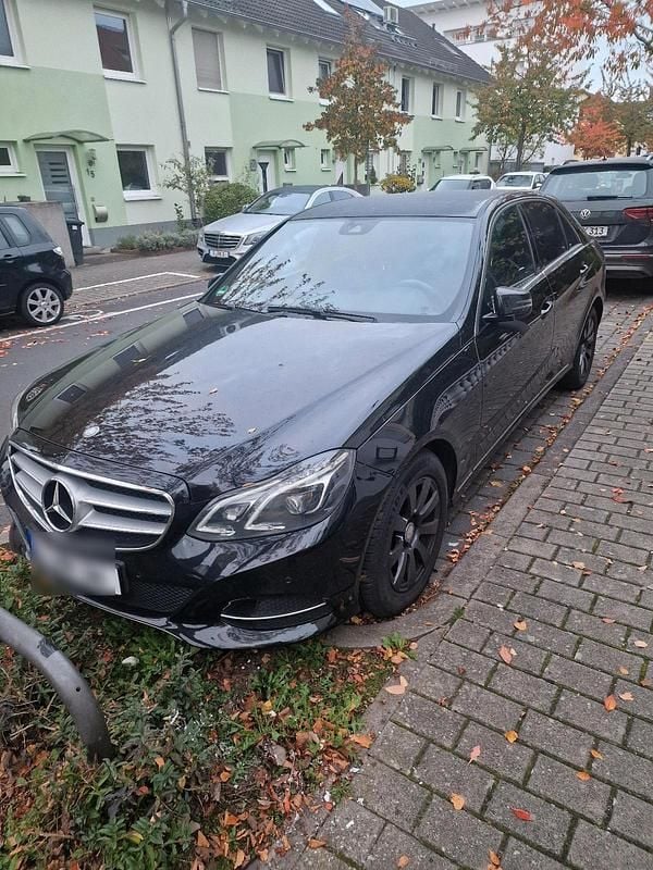 Schwarz Gebraucht 2014 Mercedes E220 Avantgarde Limousine | 8.900 € (Fairer Preis) - Bild 1/3