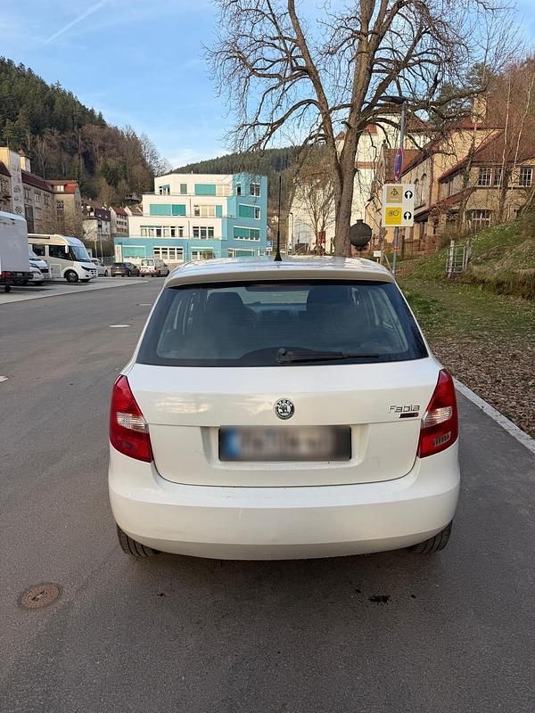 Gebraucht Skoda Fabia 70 PS (51 kW) 2009 Weiß Kleinwagen
