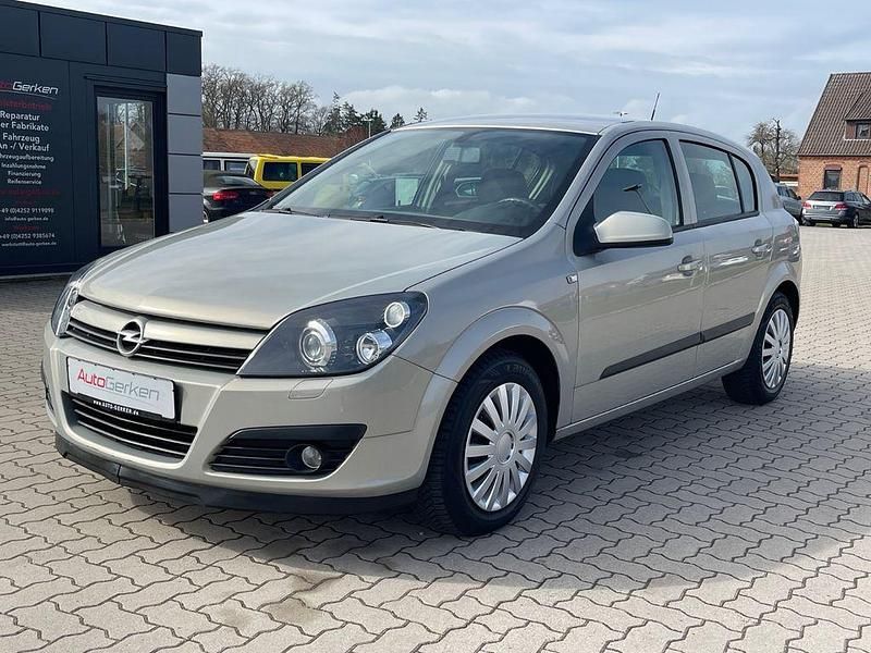 Gebraucht Opel Astra Edition 105 PS (77 kW) 2005 Pannacotta metallic Limousine