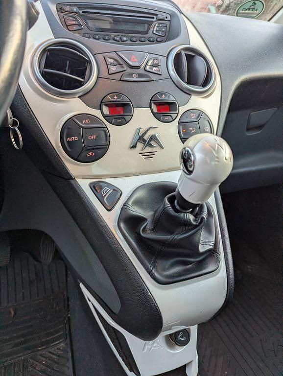 Gebraucht Ford Ka Titanium 75 PS (55 kW) 2011 Weiß Kleinwagen