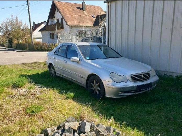 Gebraucht Mercedes C220 Avantgarde 143 PS (105 kW) 2001 Silber Limousine