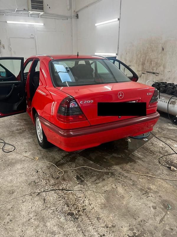 Gebraucht Mercedes C200 102 PS (75 kW) 2000 Rot Limousine