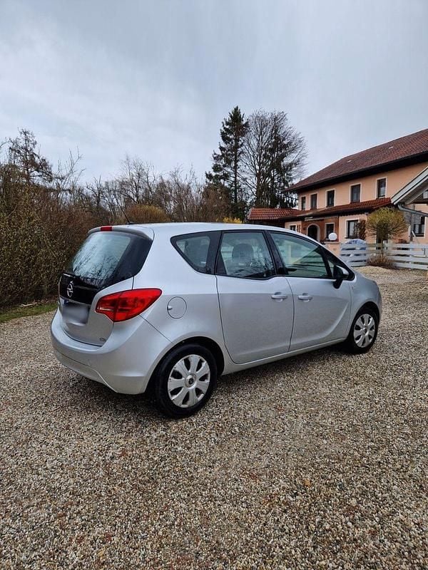 Gebraucht Opel Meriva 101 PS (74 kW) 2011 Silber Van / Kleinbus