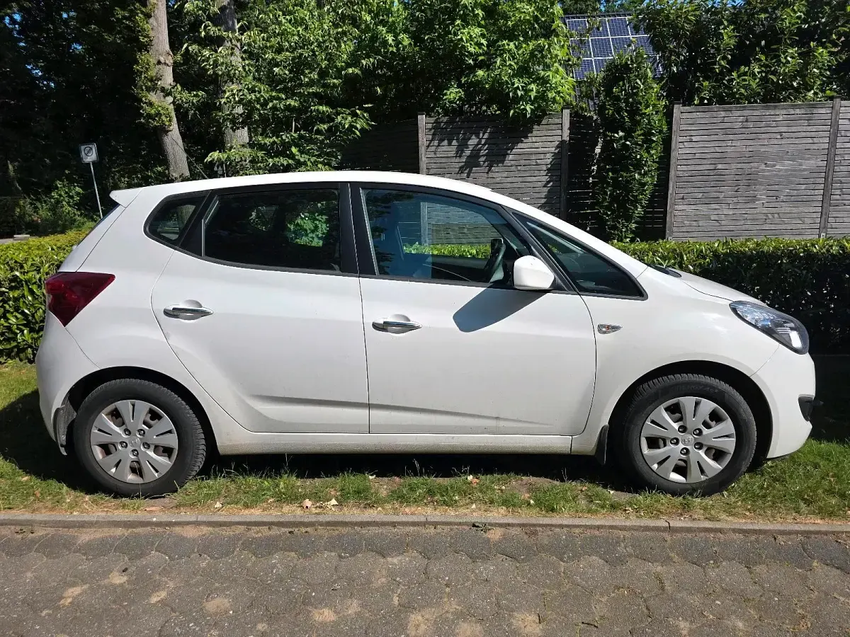 Gebraucht Hyundai ix20 125 PS (91 kW) 2013 Weiß Kleinwagen