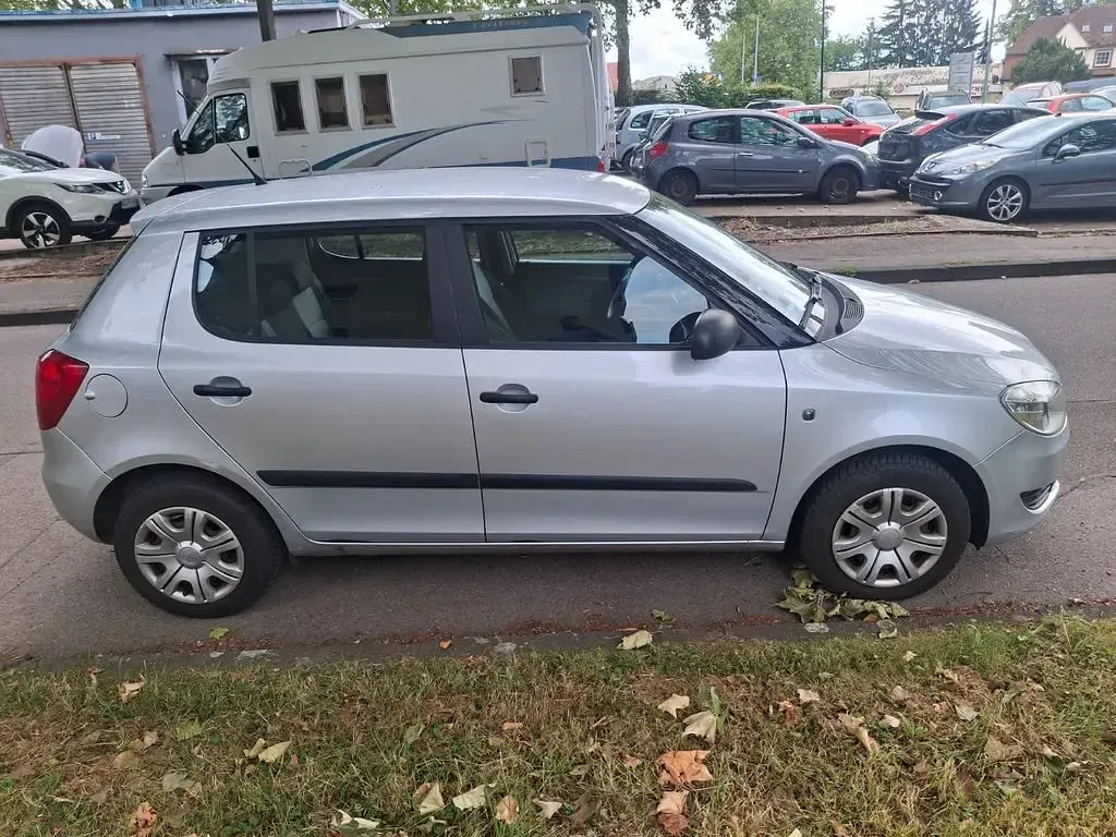 Gebraucht Skoda Fabia Classic 75 PS (55 kW) 2011 Silber Limousine