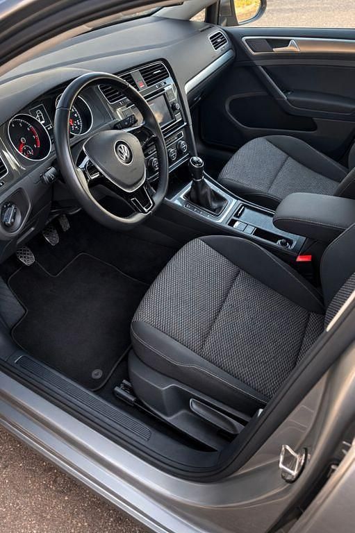 Gebraucht VW Golf VII 110 PS (80 kW) 2017 Silber Limousine