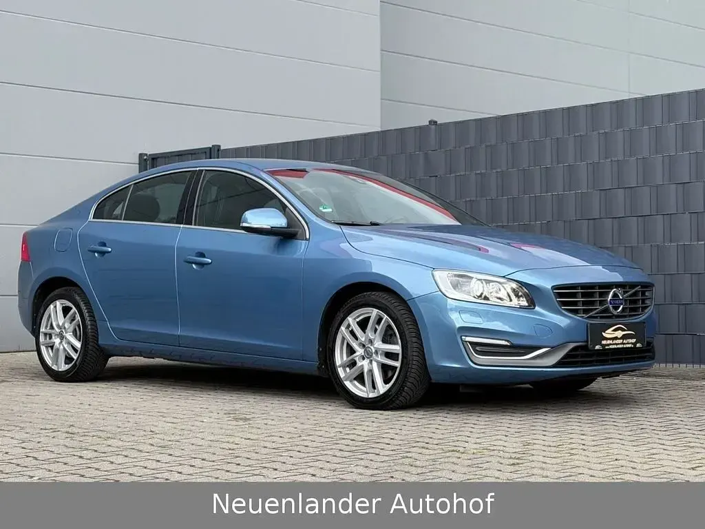 Gebraucht Volvo S60 Summum 181 PS (133 kW) 2015 Blau Limousine